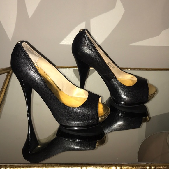 Michael Michael Kors Platform Pumps - Picture 2 of 6